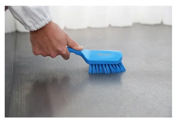 Perie cu mâner scurt, peri de duritate medie